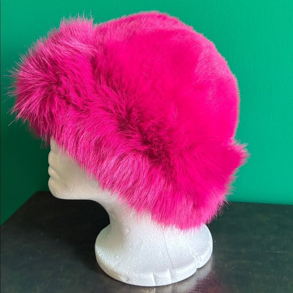 NWT Fuchsia faux fur hat Cloche or Cossack style old money luxury winter trendy